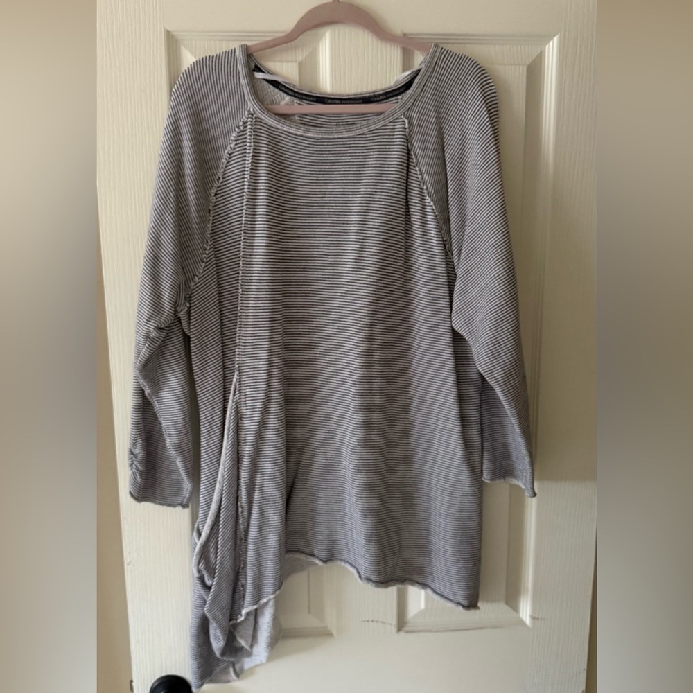 Calvin Klein Performance Sweatshirt - Picture 2 of 7